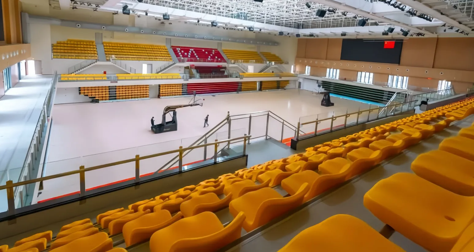 Tribuna el&eacute;ctrica de la cancha de baloncesto